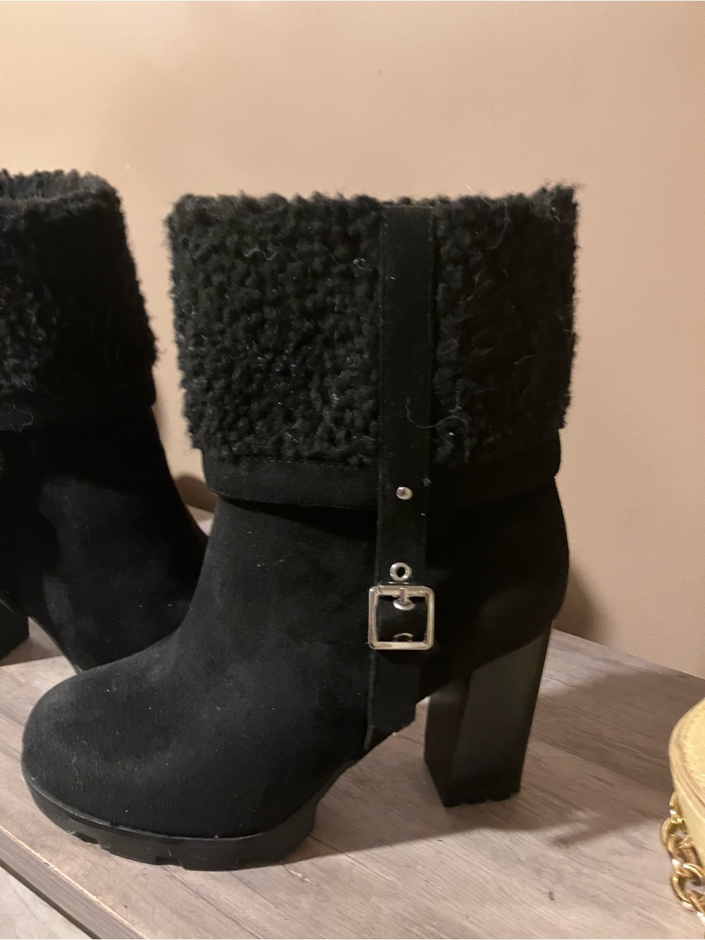 Rouge Black Suede Sherpa Trim Ankle Boots 6.5 Cozy Buckle Chunky Heel - Picture 3 of 8